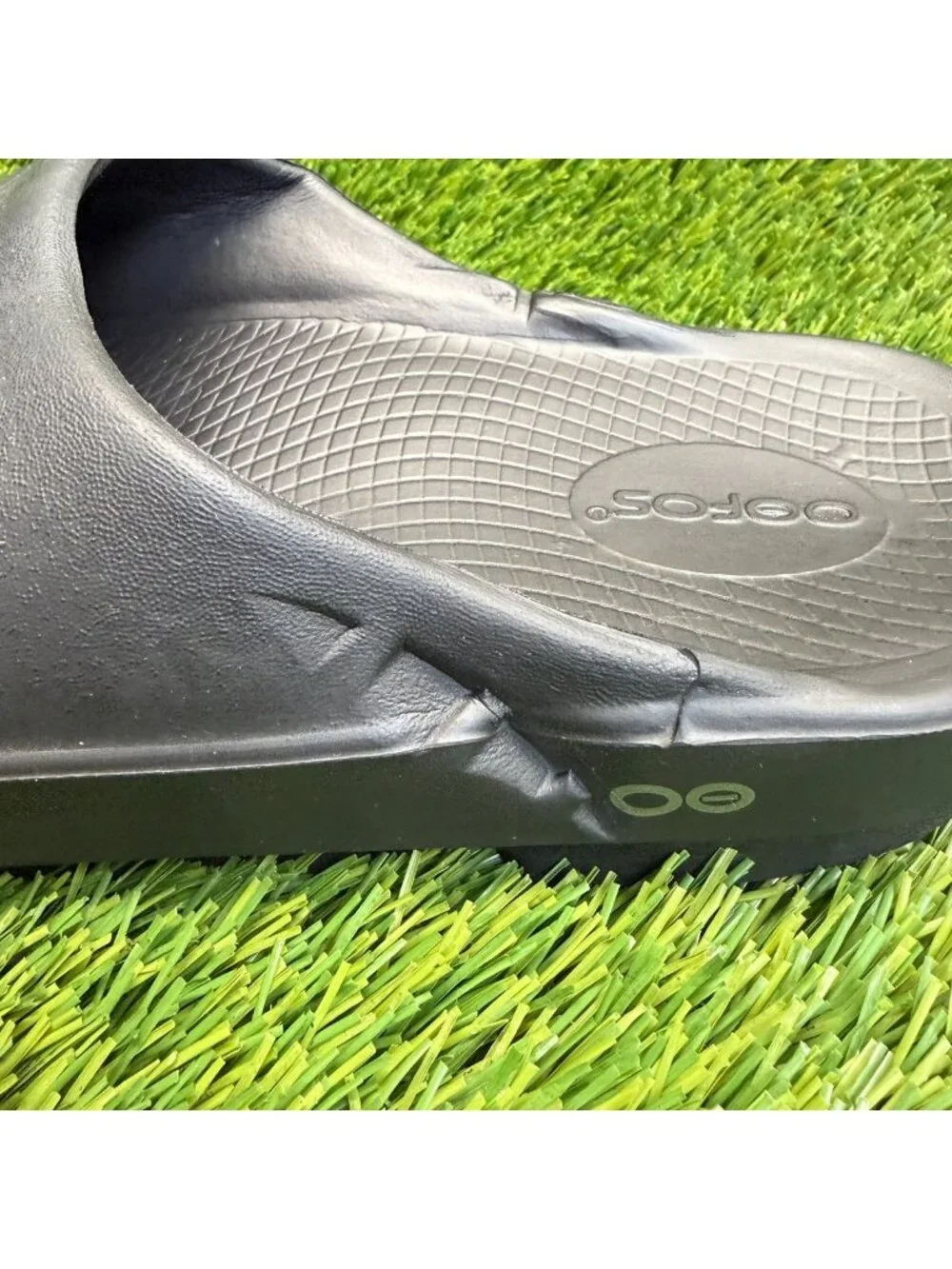 OOFOS OOahh Mens Size 8 All Black Beach Casual Outdoor Recovery Slide Sandals